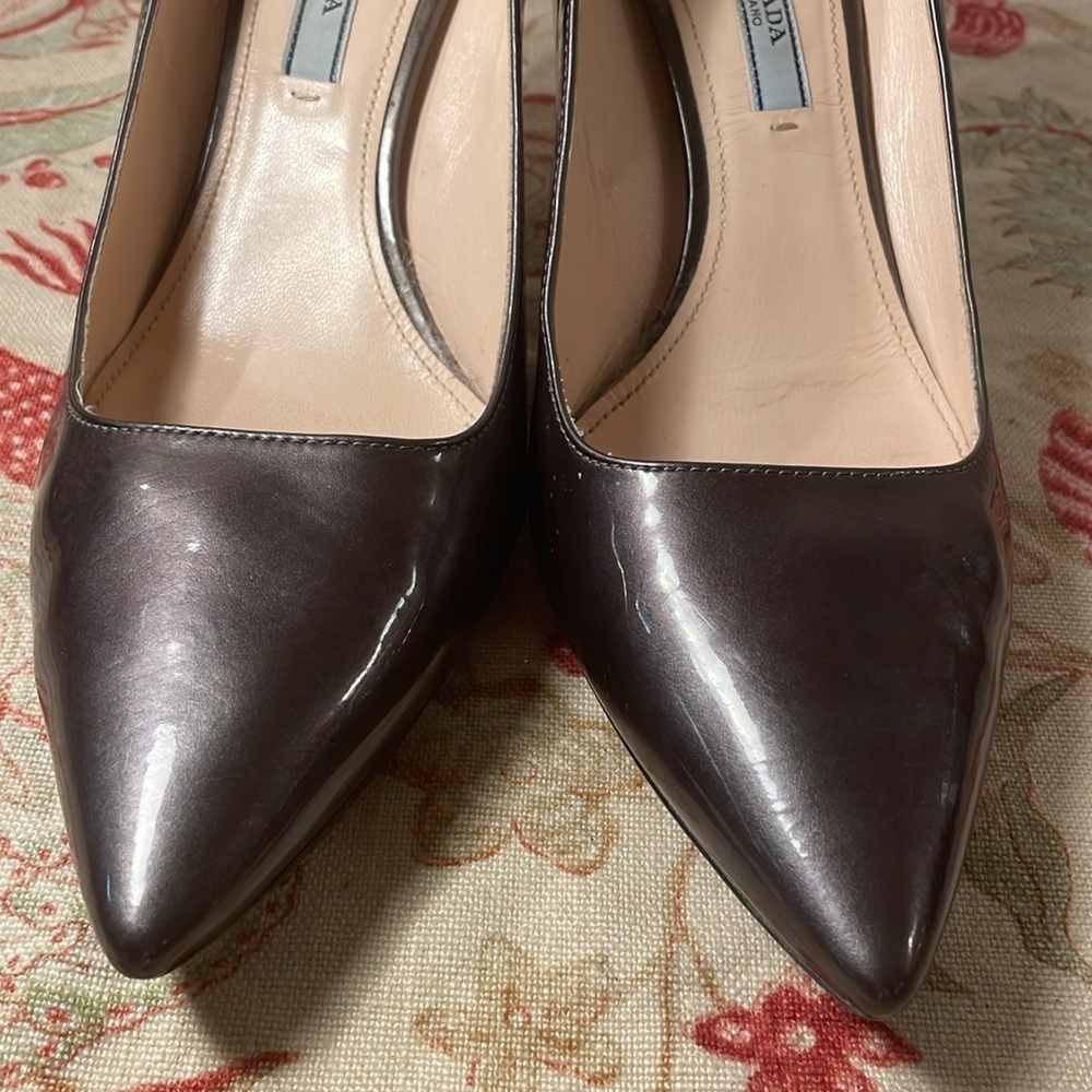 Prada Elegant Khaki Patent Leather Silver Women's Heels - Picture 2 of 10